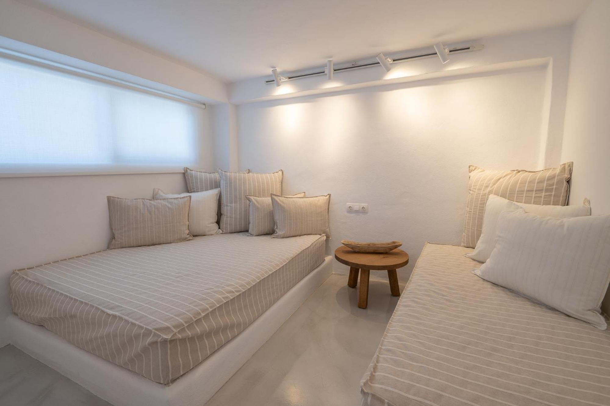 Pouletis Family Apartments - Akroyali Seaview Getaways Kalamata Bagian luar foto