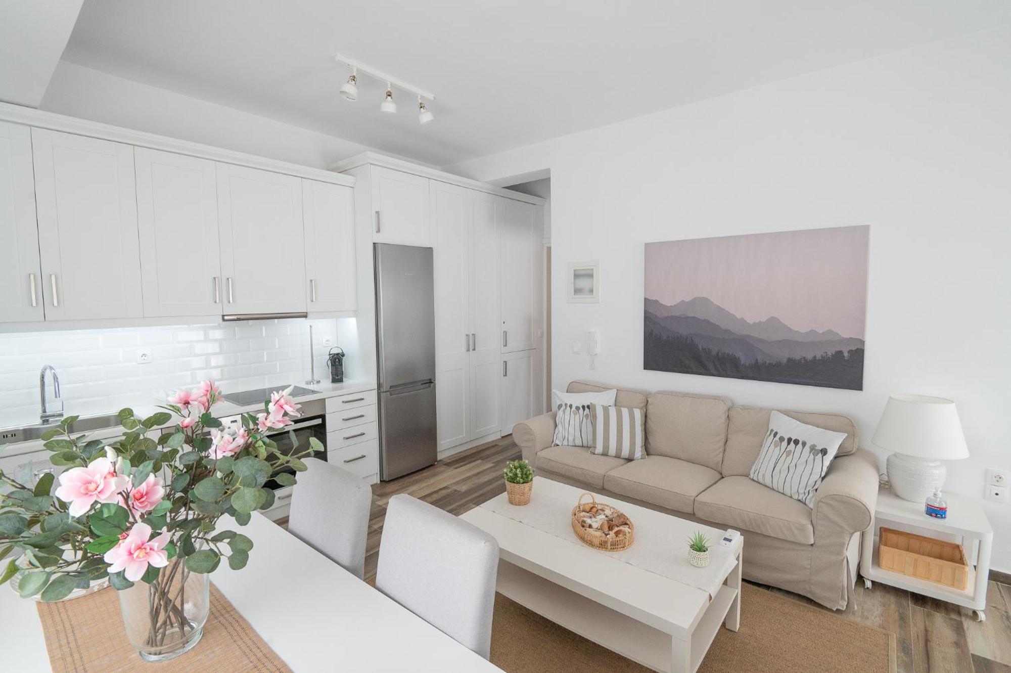 Pouletis Family Apartments - Akroyali Seaview Getaways Kalamata Bagian luar foto