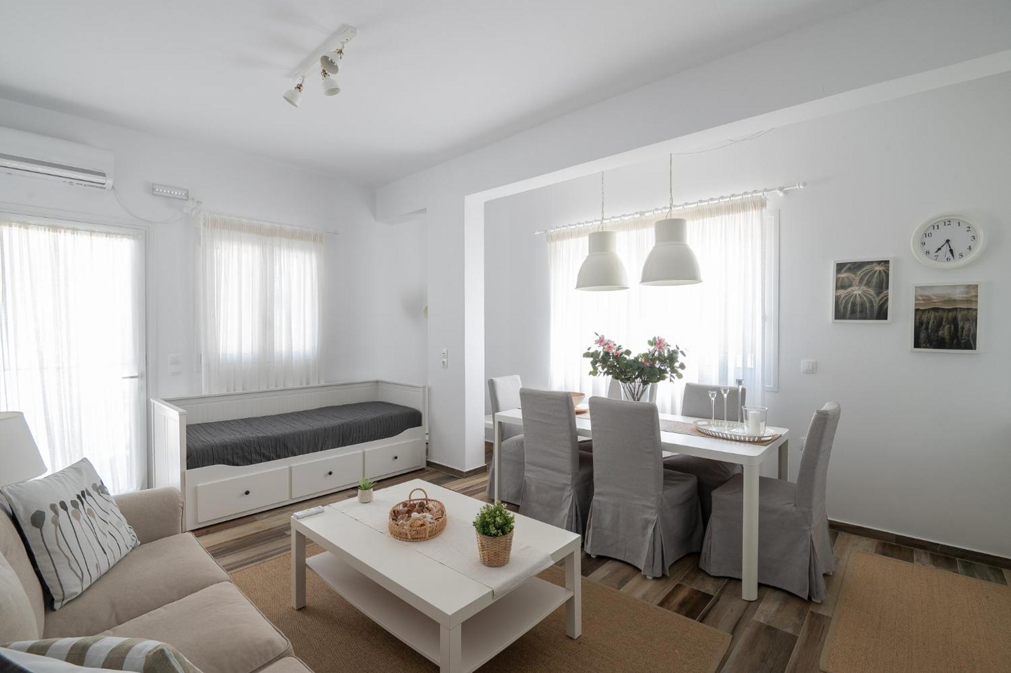 Pouletis Family Apartments - Akroyali Seaview Getaways Kalamata Bagian luar foto