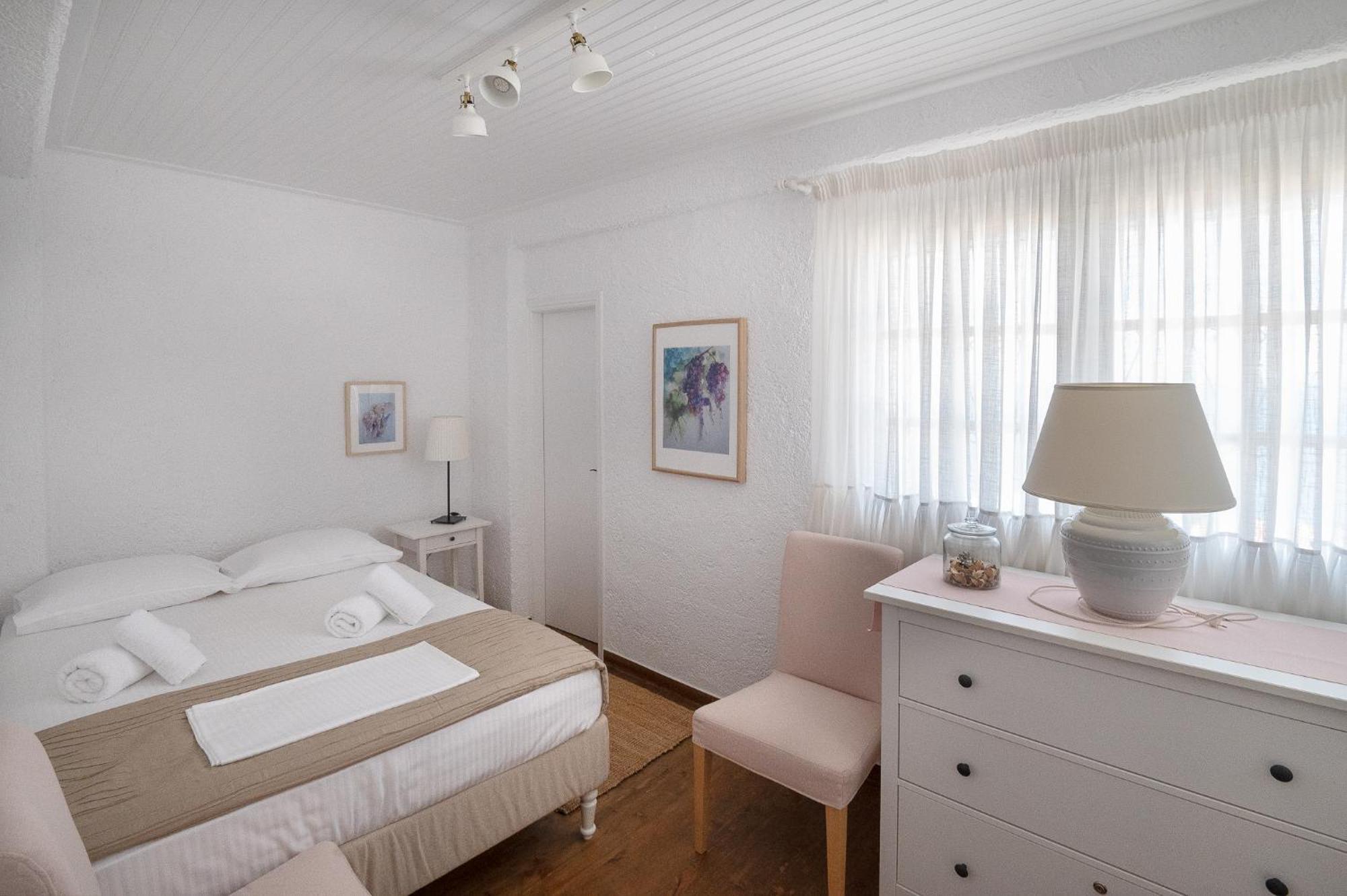 Pouletis Family Apartments - Akroyali Seaview Getaways Kalamata Bagian luar foto