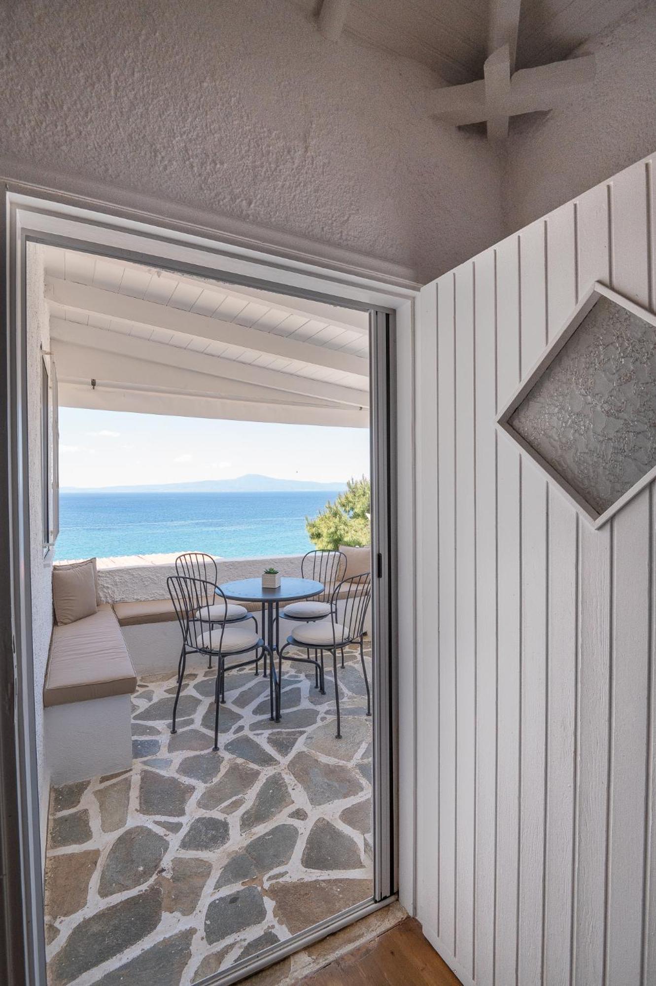 Pouletis Family Apartments - Akroyali Seaview Getaways Kalamata Bagian luar foto