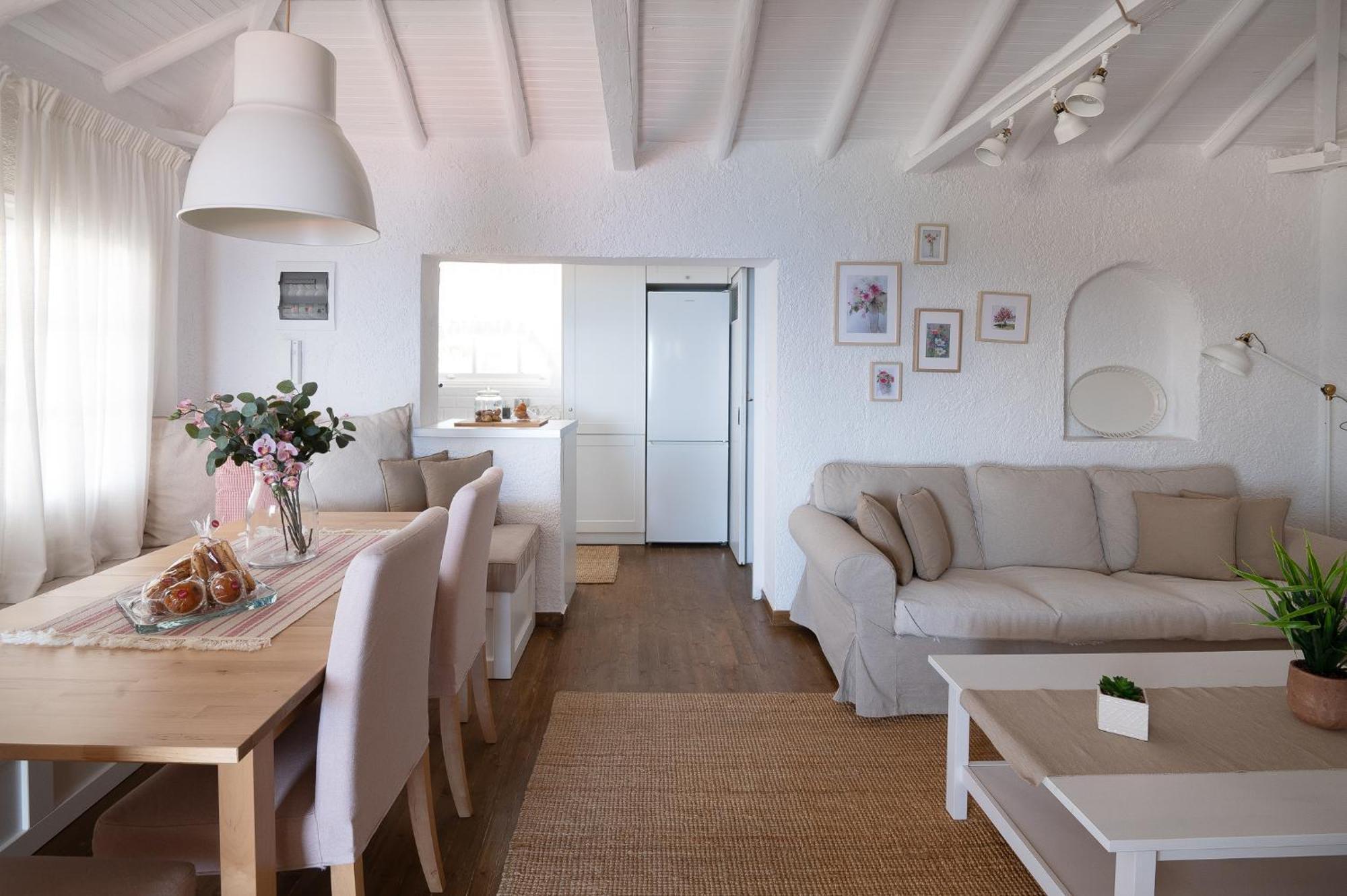 Pouletis Family Apartments - Akroyali Seaview Getaways Kalamata Bagian luar foto