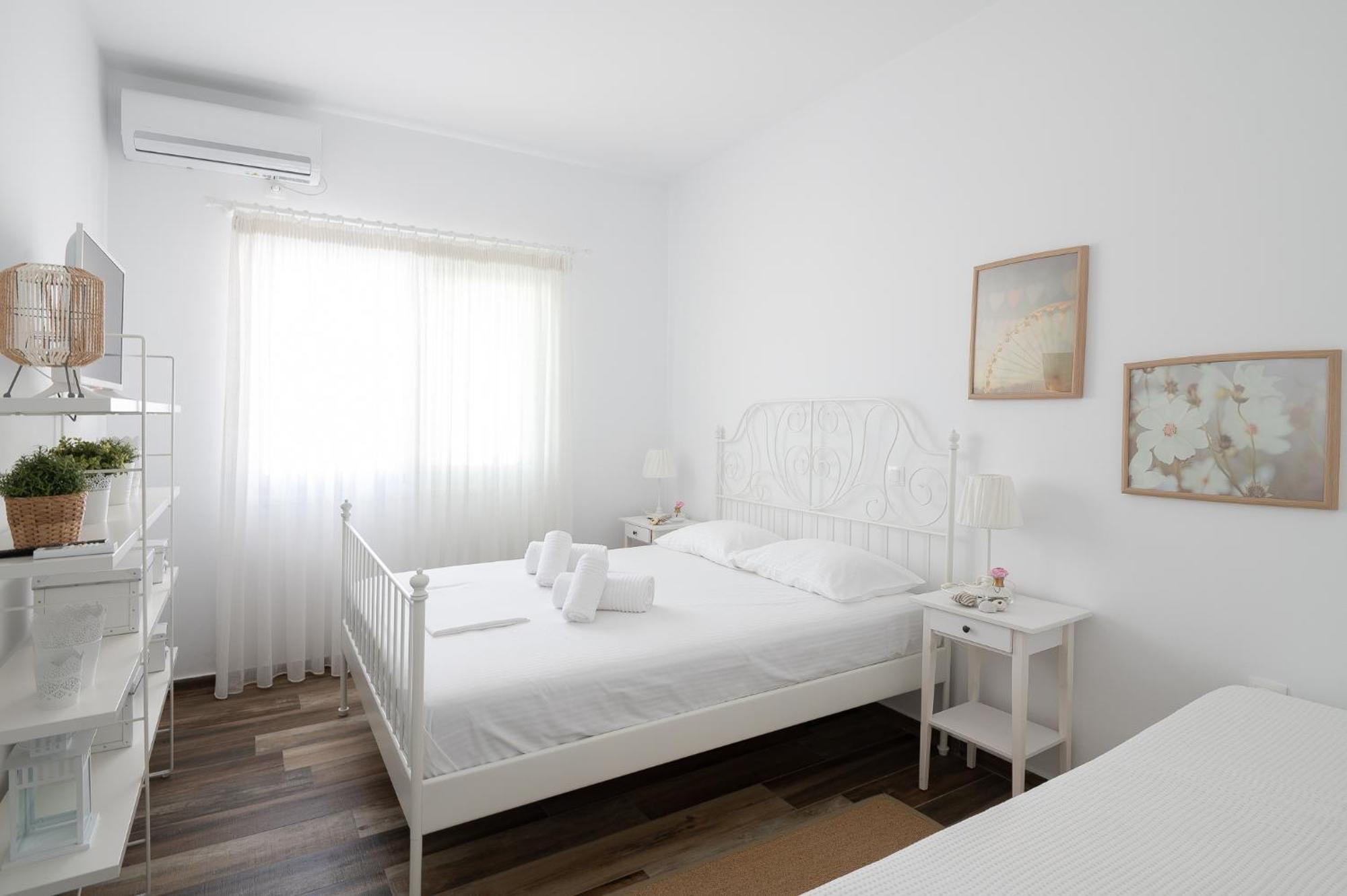 Pouletis Family Apartments - Akroyali Seaview Getaways Kalamata Ruang foto