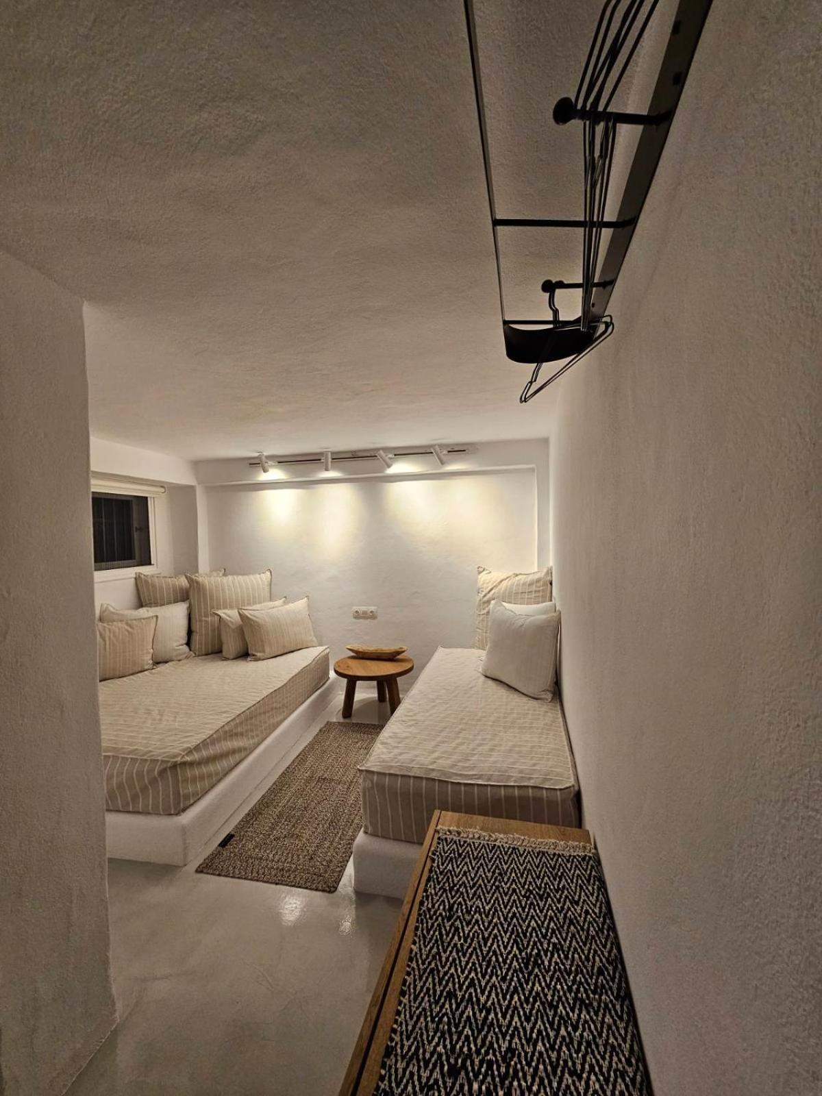 Pouletis Family Apartments - Akroyali Seaview Getaways Kalamata Bagian luar foto