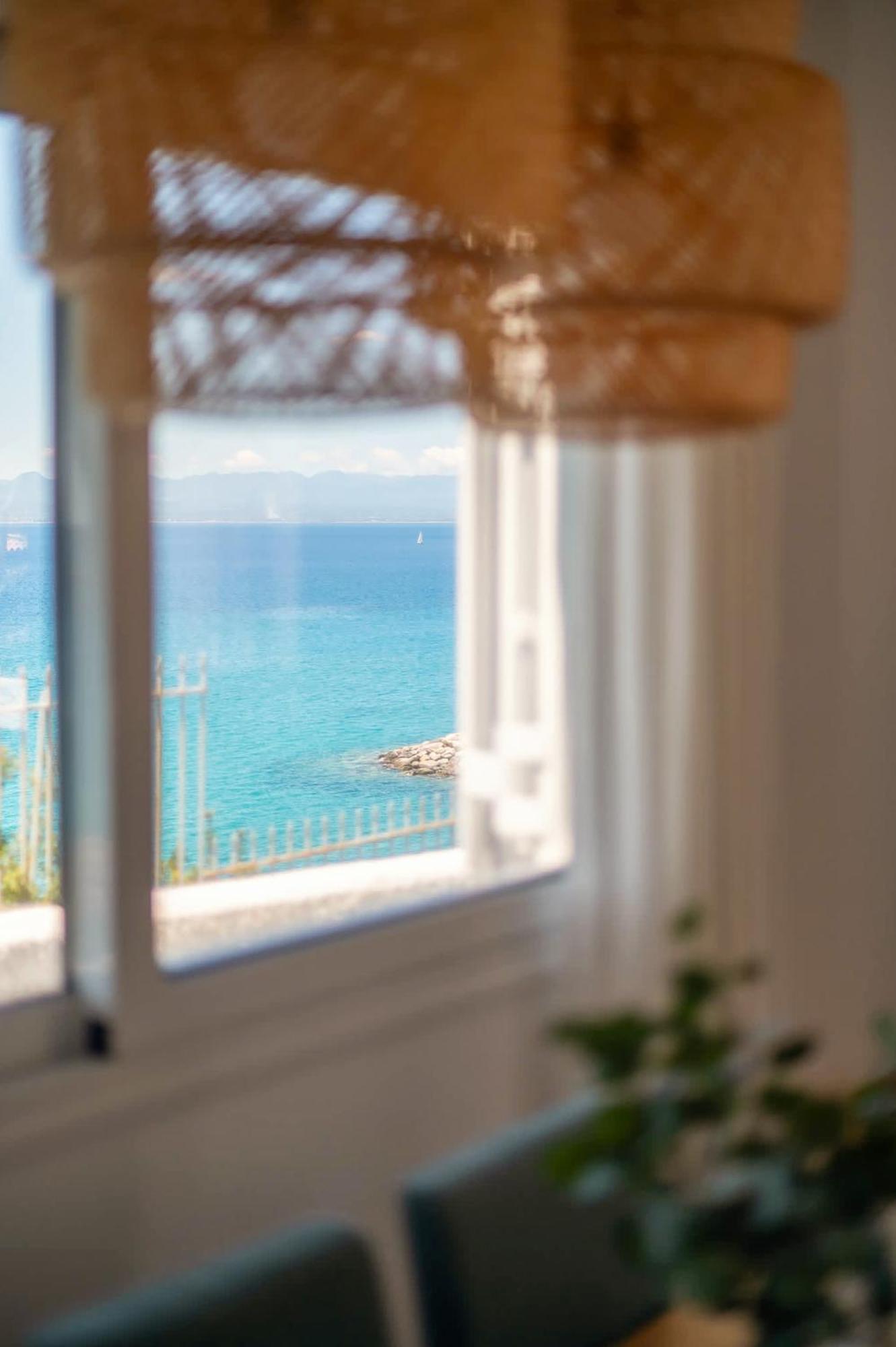 Pouletis Family Apartments - Akroyali Seaview Getaways Kalamata Bagian luar foto