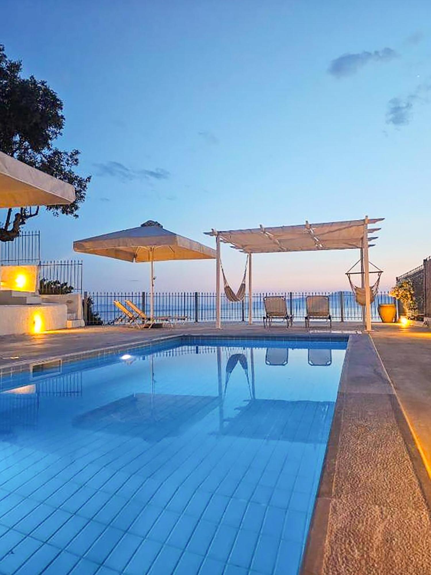 Pouletis Family Apartments - Akroyali Seaview Getaways Kalamata Bagian luar foto