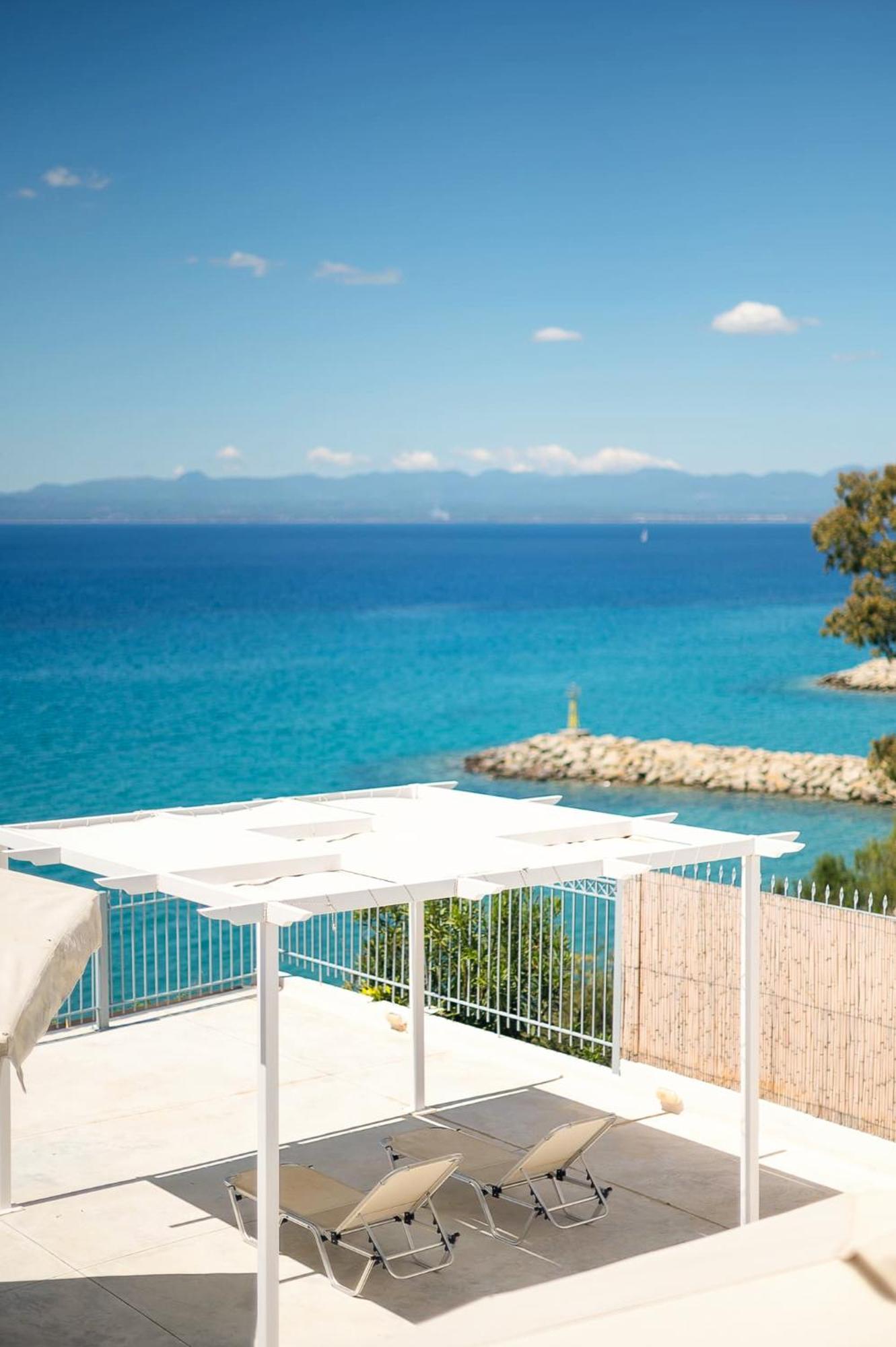 Pouletis Family Apartments - Akroyali Seaview Getaways Kalamata Bagian luar foto